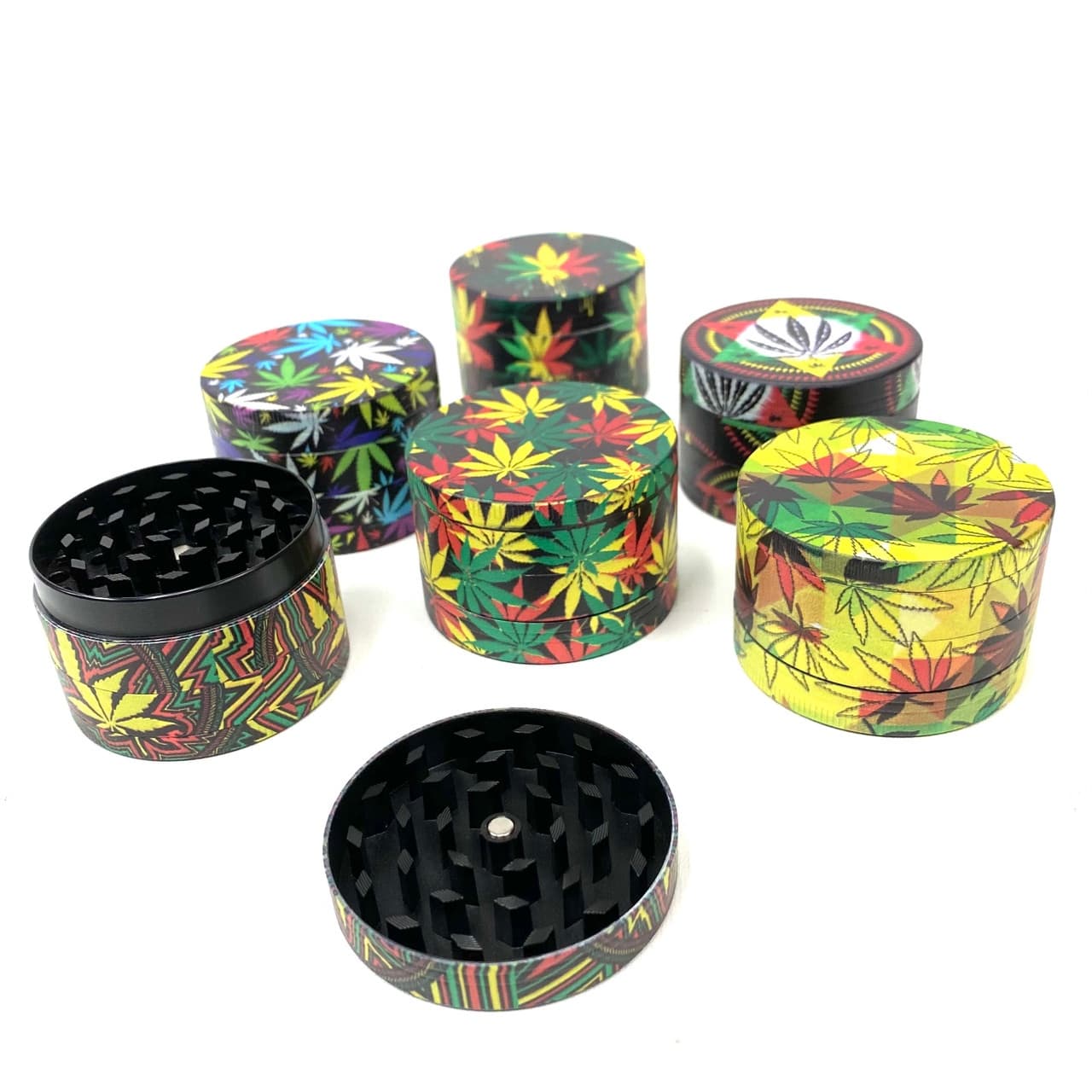 Assorted 4 piece grinder / Rasta weed leaf